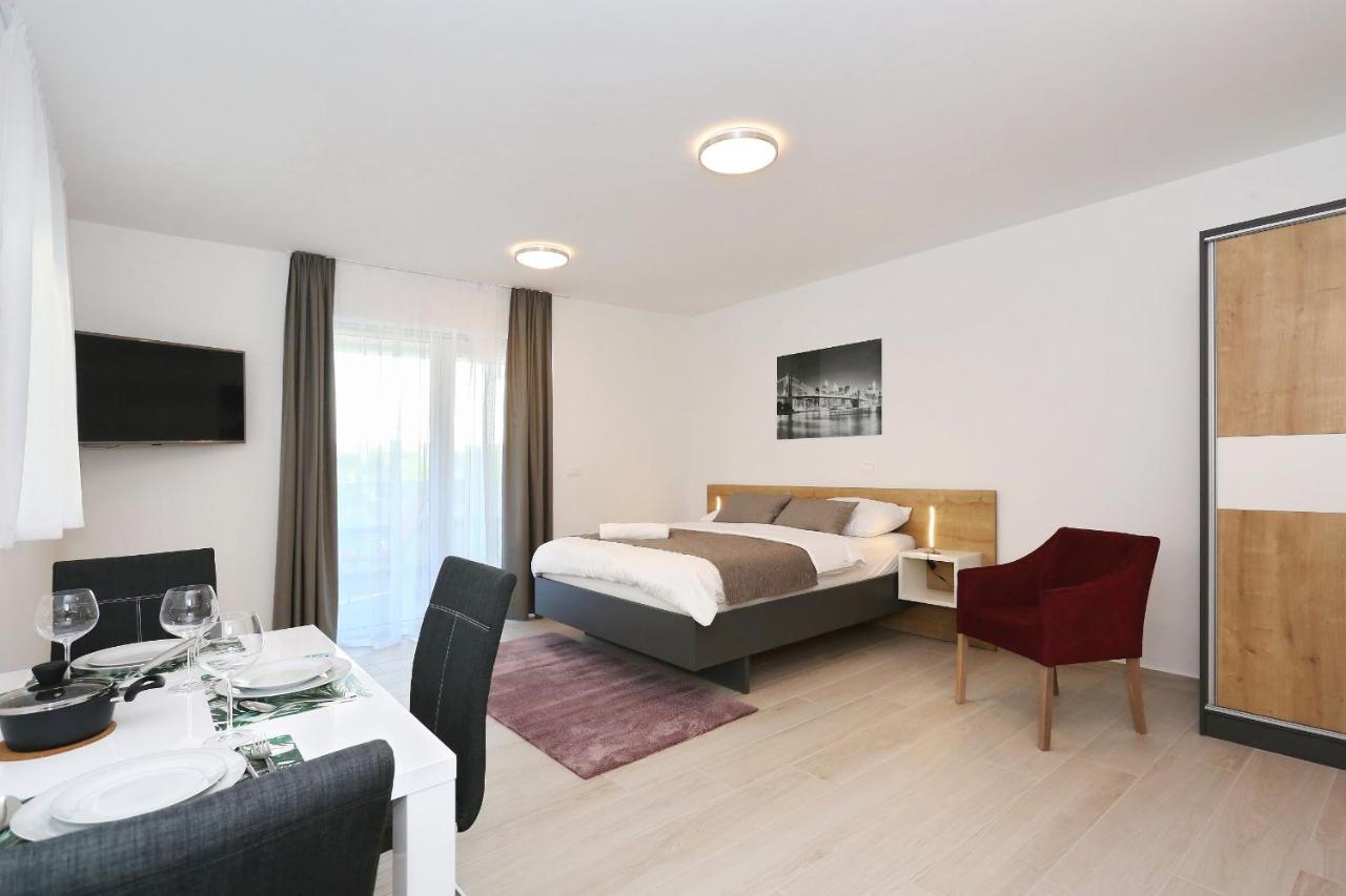 Villa Ankora 2 With Heated Pool 비오그라드나모루 외부 사진