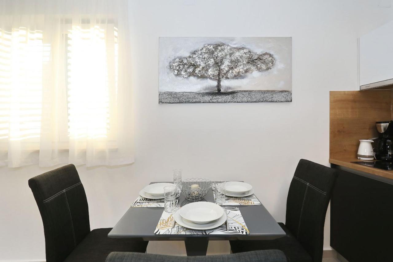 Villa Ankora 2 With Heated Pool 비오그라드나모루 외부 사진