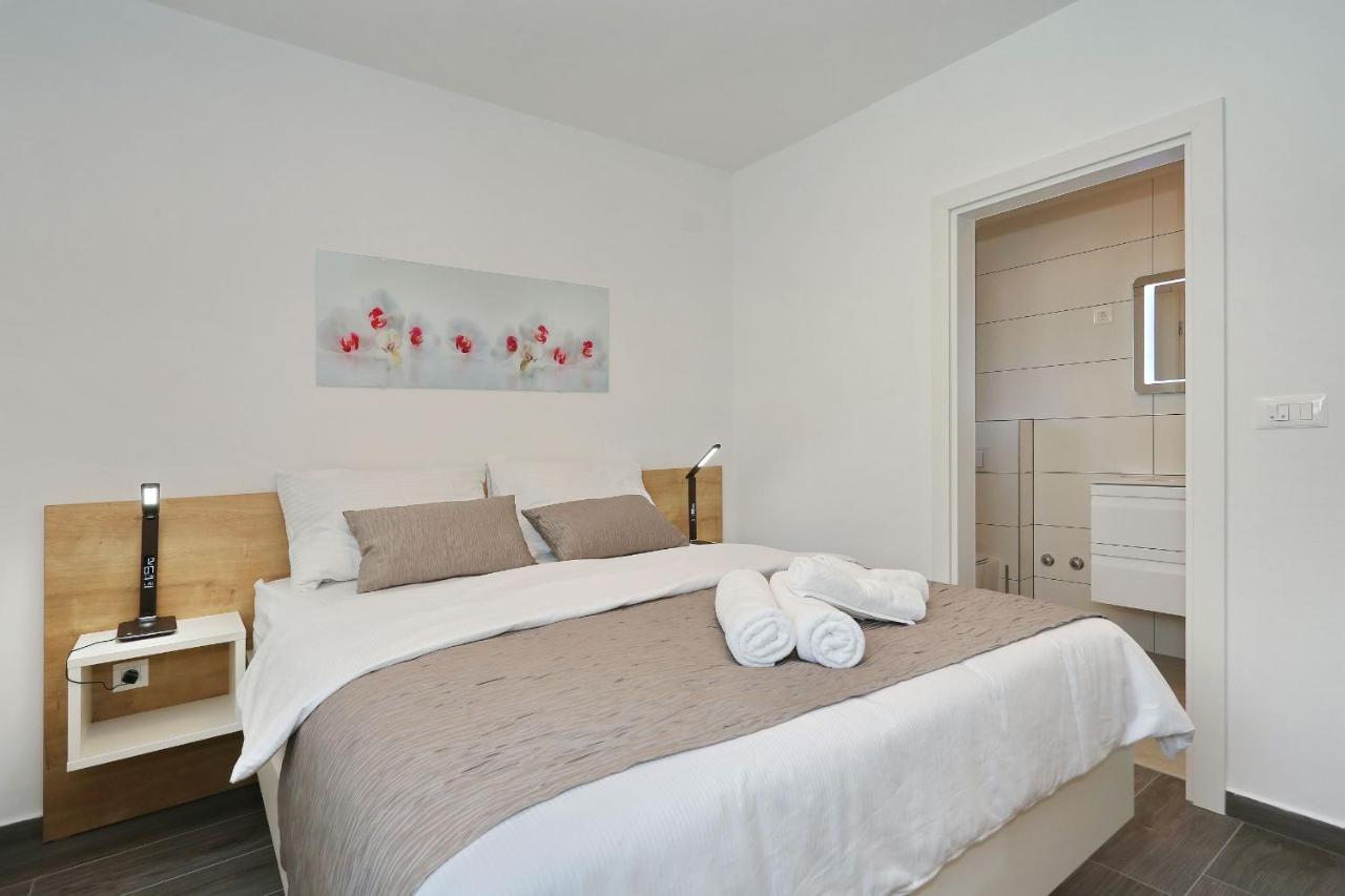 Villa Ankora 2 With Heated Pool 비오그라드나모루 외부 사진