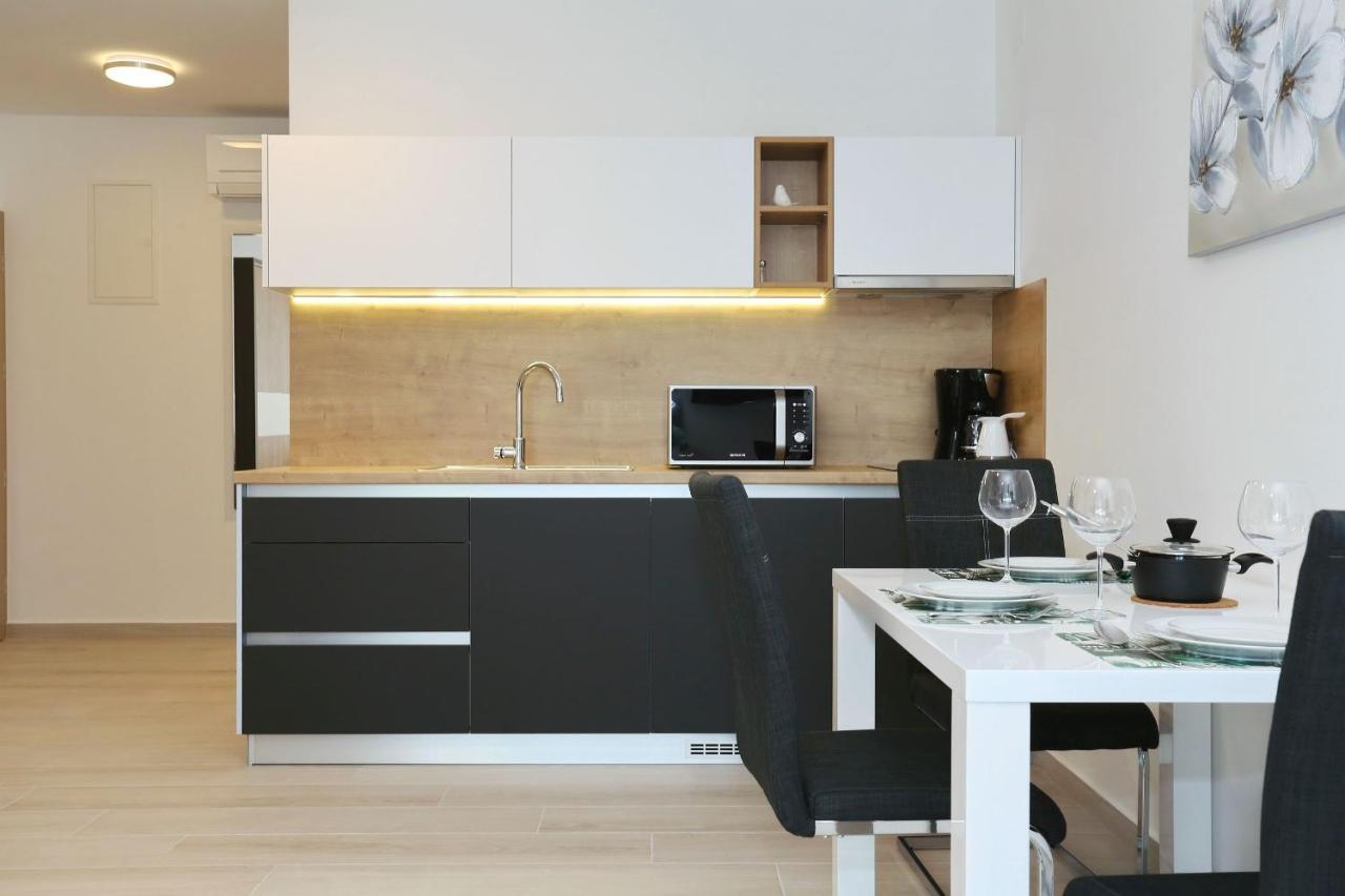 Villa Ankora 2 With Heated Pool 비오그라드나모루 외부 사진
