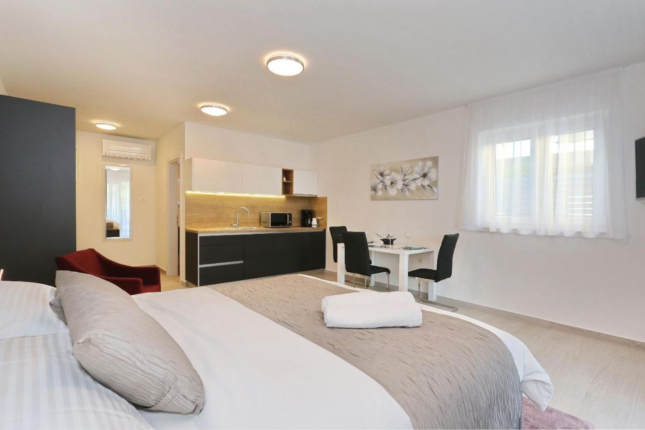 Villa Ankora 2 With Heated Pool 비오그라드나모루 외부 사진