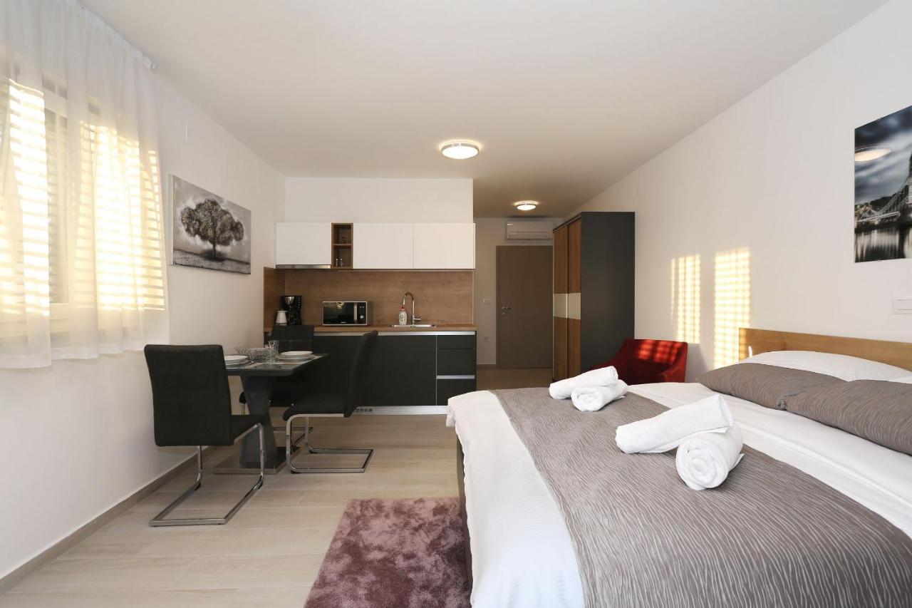 Villa Ankora 2 With Heated Pool 비오그라드나모루 외부 사진