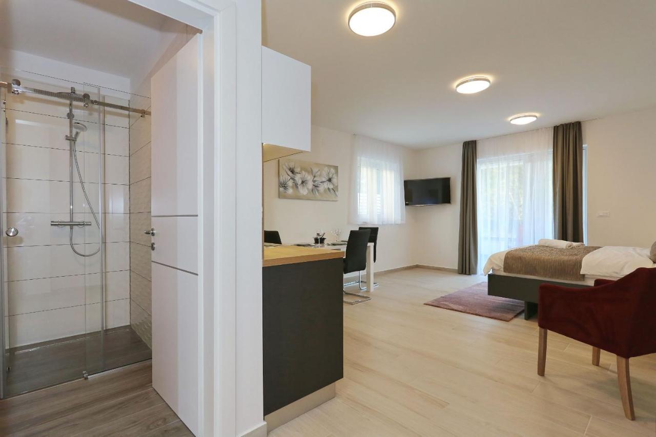 Villa Ankora 2 With Heated Pool 비오그라드나모루 외부 사진