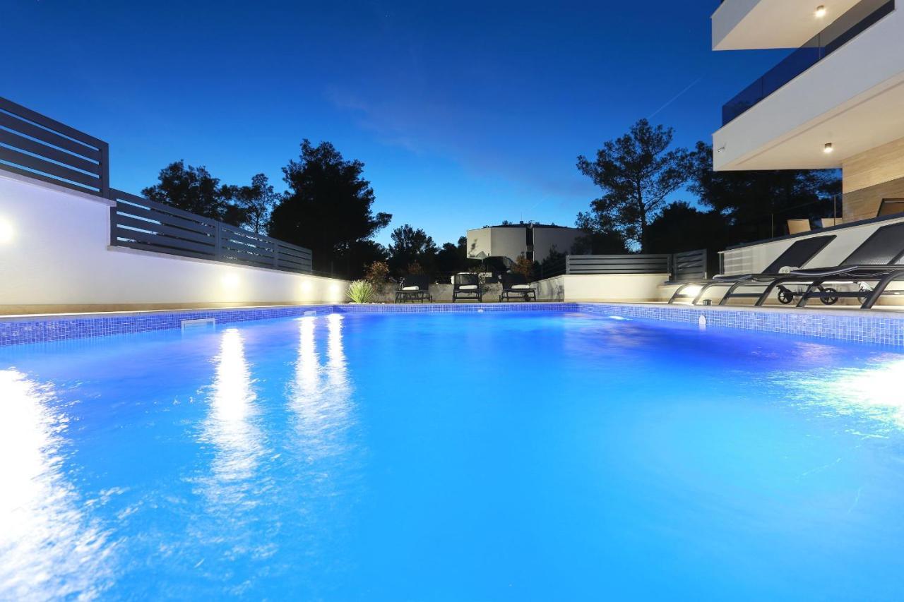 Villa Ankora 2 With Heated Pool 비오그라드나모루 외부 사진